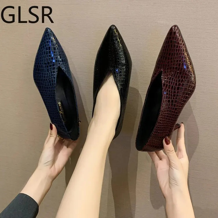 Pointy V-neck patent leather single womens shoes high heels Spring Versatile retro short and chubby single shoes Zapatos De Mujer black 241115ww