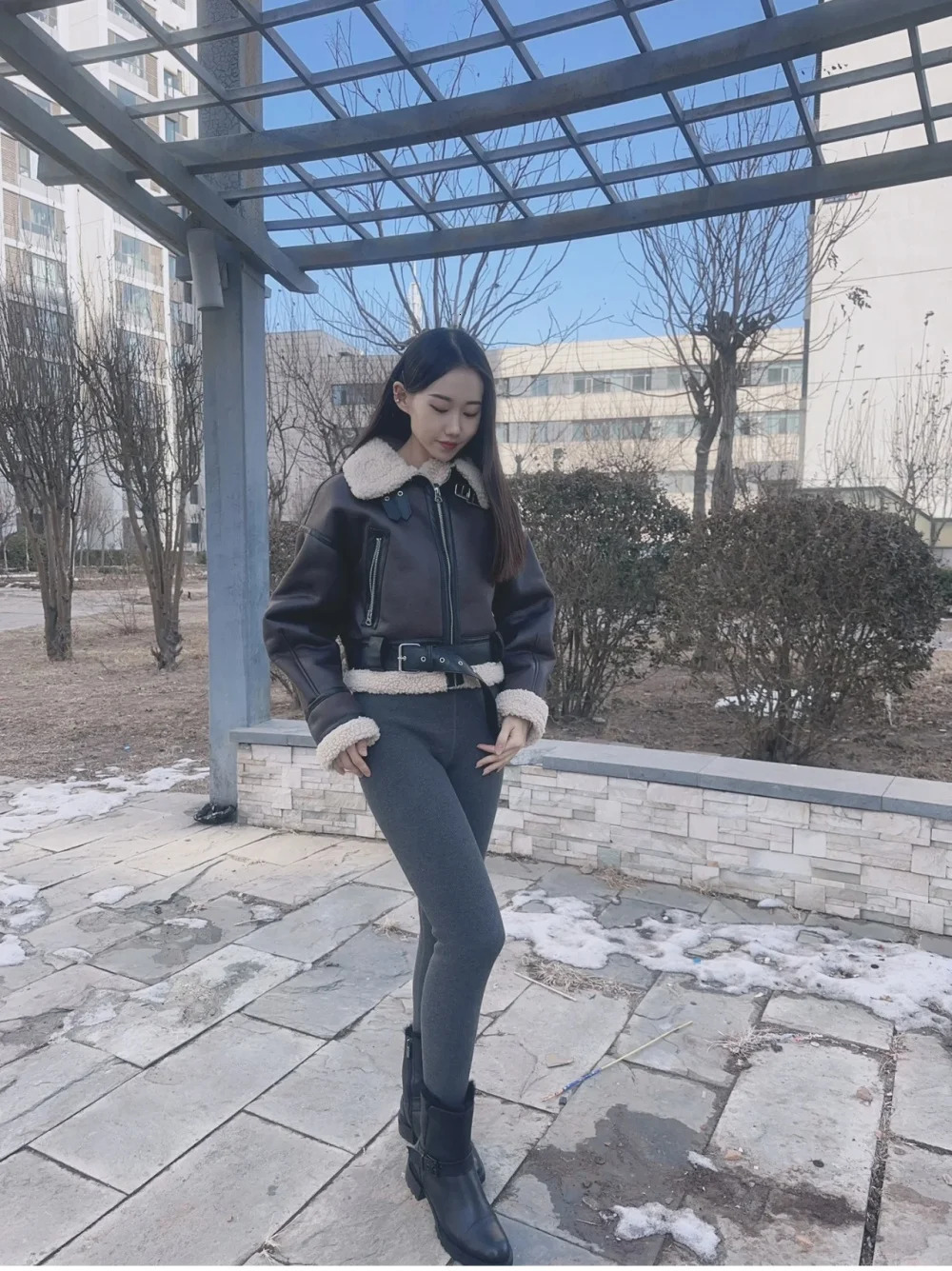 2024 traf Winter Womens street wear faux sheepskin fur bomber jacket with belt motorcycle thick warm overcoat 241108