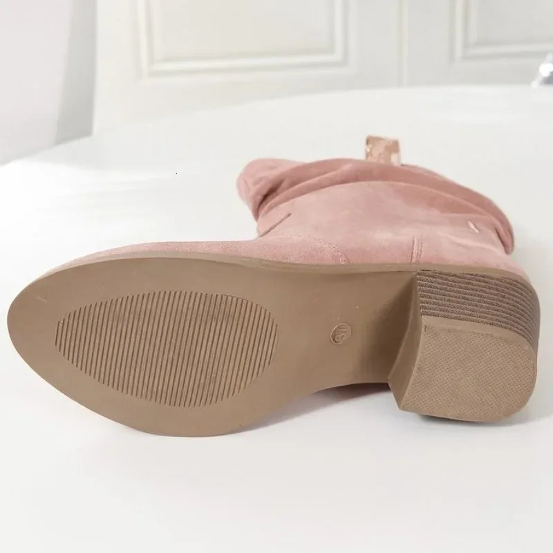 Womens shoes 2024 selling sleeve womens shoes winter round heel suede solid short tube thick boots large size fashionable boots 241115