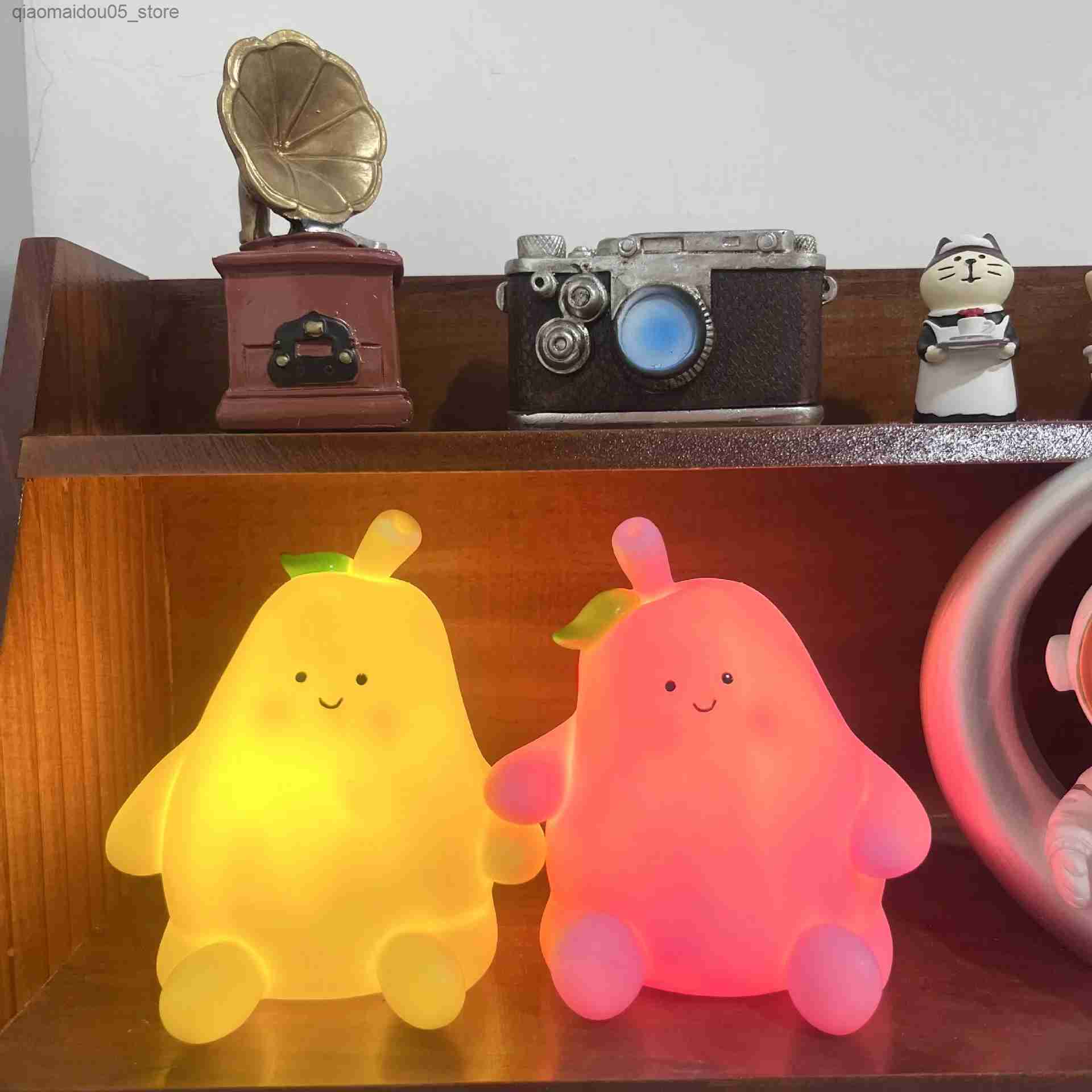 Lamps Shades Creative Pear Fruit Night Light Cartoon Baby Room Bedside Light Glowing Toy Birthday Gift Childrens Bedroom Decoration Table Light Q24041
