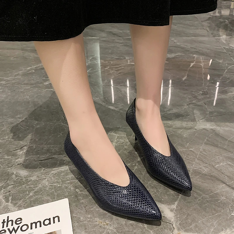 Large size soft leather shallow mouth thick high heels for women Spring and Autumn snake skin pattern high heels for women 241115