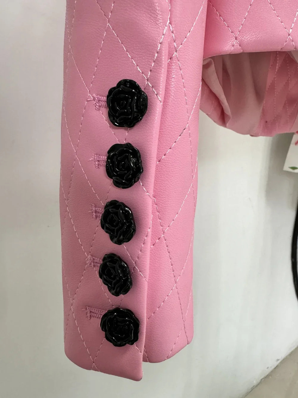 DEIVE TEGER Womens Pink Diamond Quilted Short Leather Jacket Mini Flower Fashion 2piece Set 241115