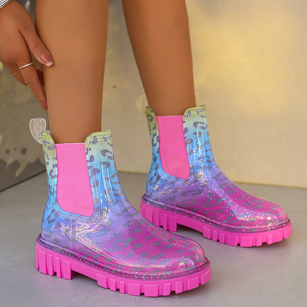 2024 Style Pink Nonslip And Wear Resistant Medium Tube Rain Boots Classic Fashion Rain Boots Waterproof Rubber Shoes 241115