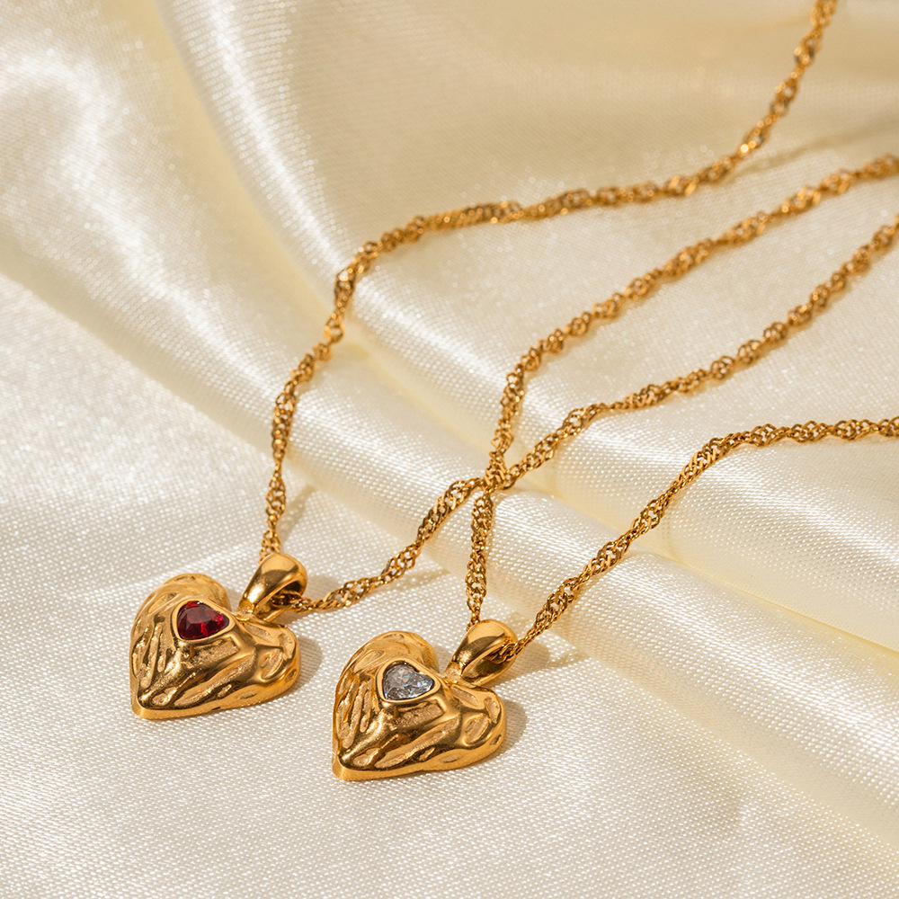 New Titanium Steel Pendant Necklace for Women 18k Gold Stainless Steel Heart Hammer Pattern Set Zircon Pendant Jewelry Wholesale