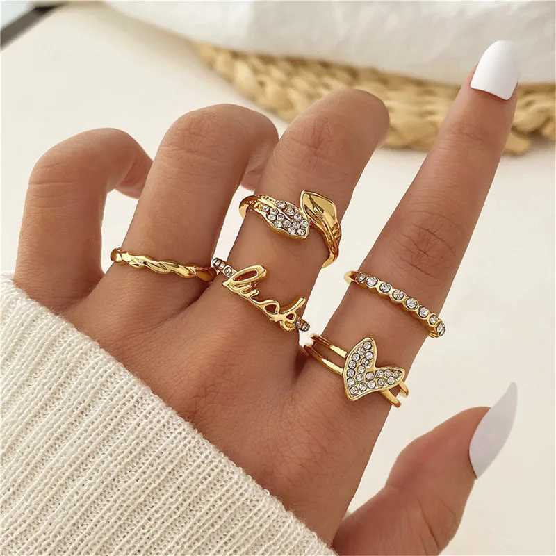 Retro Sparkling Zircon Butterfly Heart Ring Set Gold Bohemian Elegant Eyes Moon Geometric Ring Womens Party Jewelry W250111