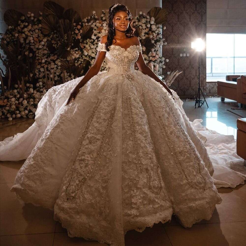 Off Shoulder The Ball Gown Wedding Dresses Crystal Beading Bridal Gowns Lace ral Appliques Customise Vestido De Novia S