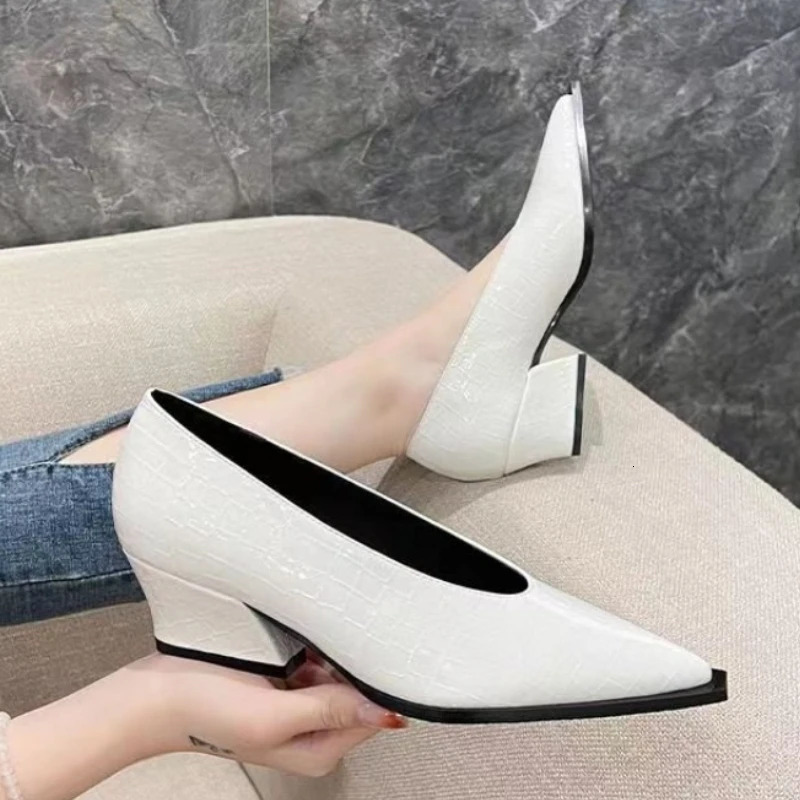 Pointy V-neck patent leather single womens shoes high heels Spring Versatile retro short and chubby single shoes Zapatos De Mujer black 241115