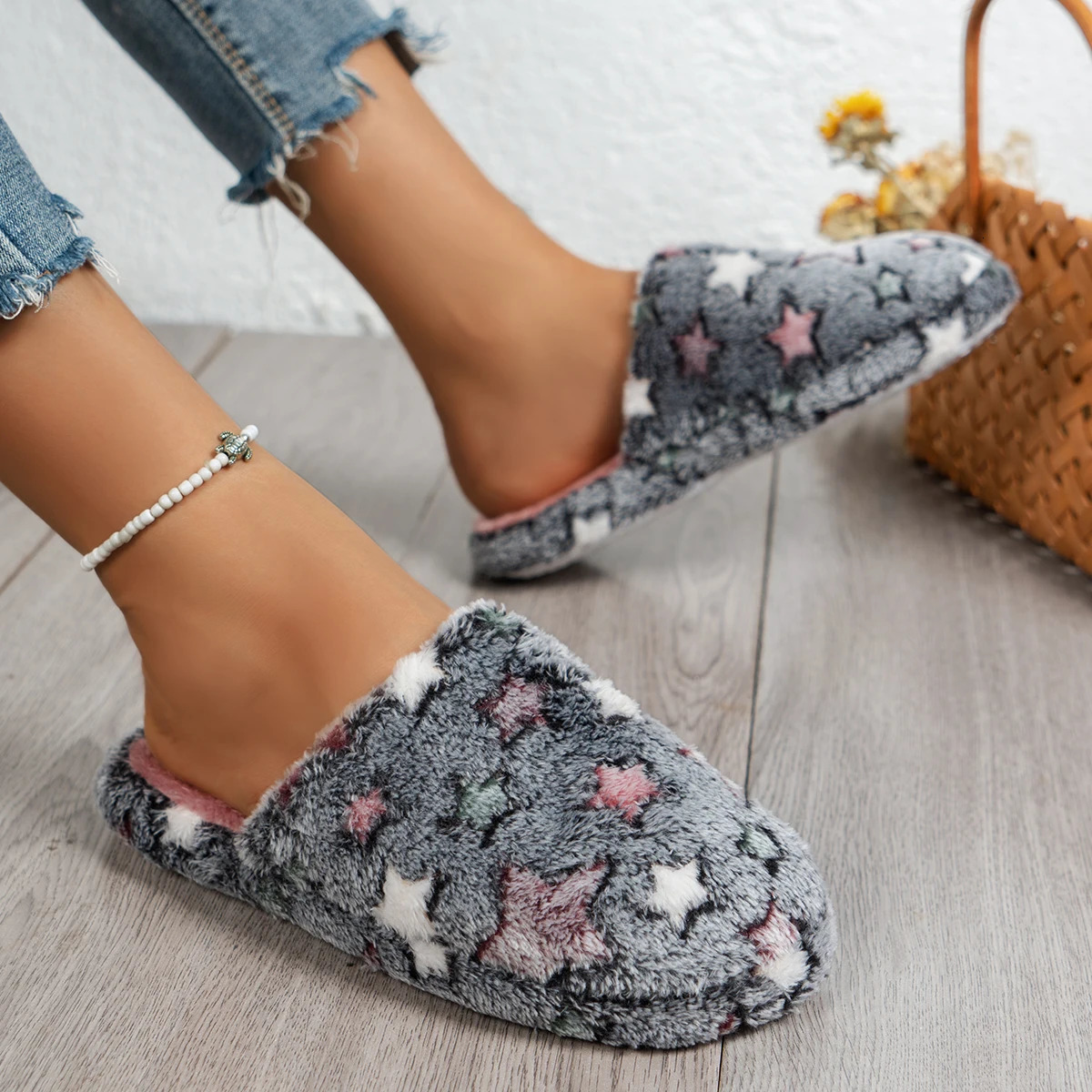 Indoor anti slip fuzzy slippers cotton slippers for women in autumn and winter warm home anti slip thick soles for indoor cou y241115