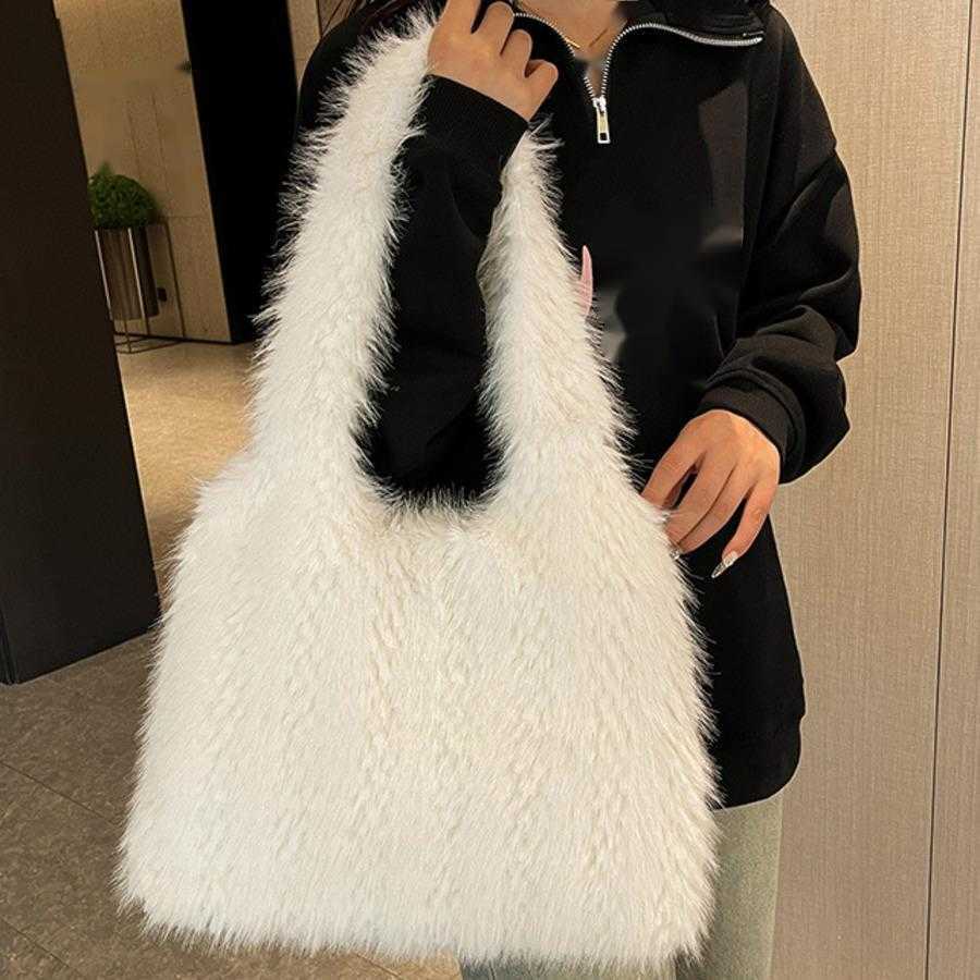 Korean Version Plush Shoulder Bag Autumn Winter Large Capacity Shopping Bags Texture Handbag Casual Tote Bag Versatile Commuting Fringe Bag 241104