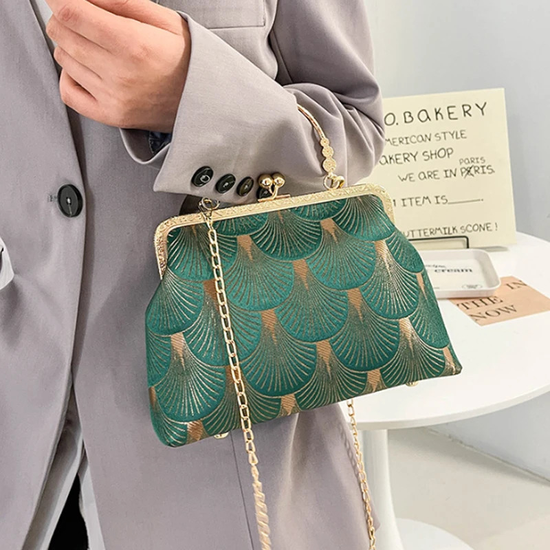 2025S New Free Shipping Designer Bag Retro Style Handbag Large Capacity Womens Fashion Clip Pearl Chain Shoulder Cross Body Bag