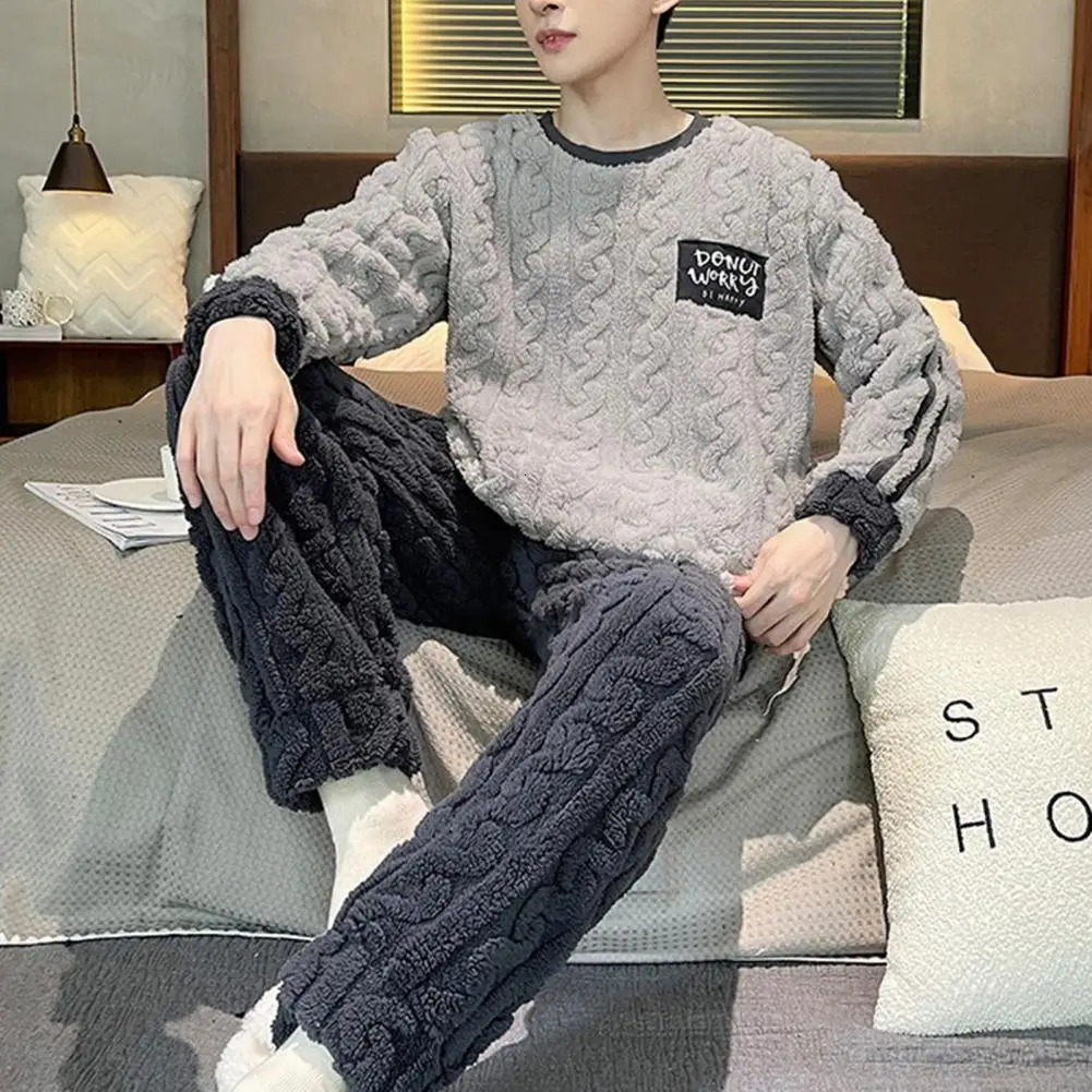 Thick coat set refrigerated winter sleepwear mens winter sleepwear set round neck long sleeved thick twisted texture mens 241112