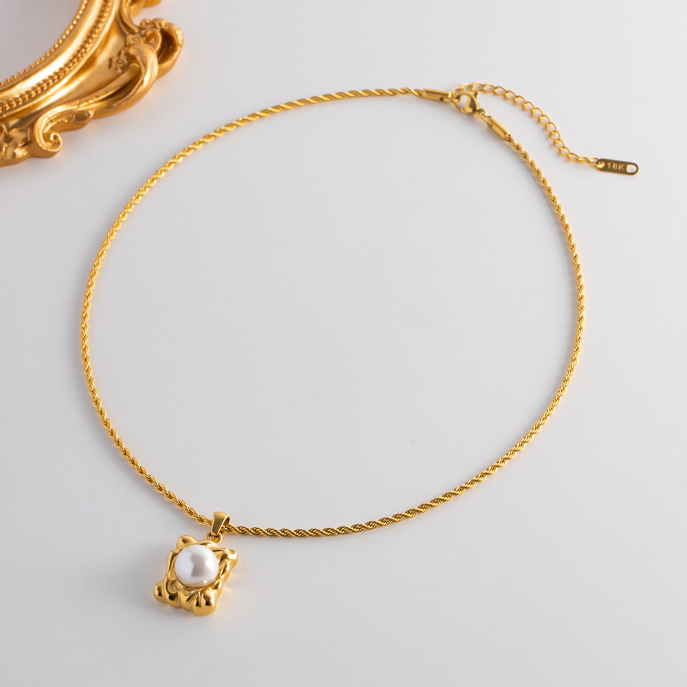 Classic Fashion Imitation Pearl Pendant Necklace for Womne 18k Gold Plated Titanium Steel Colorless Fried Dough Twists Chain Hammer Pendant Jewelry Wh