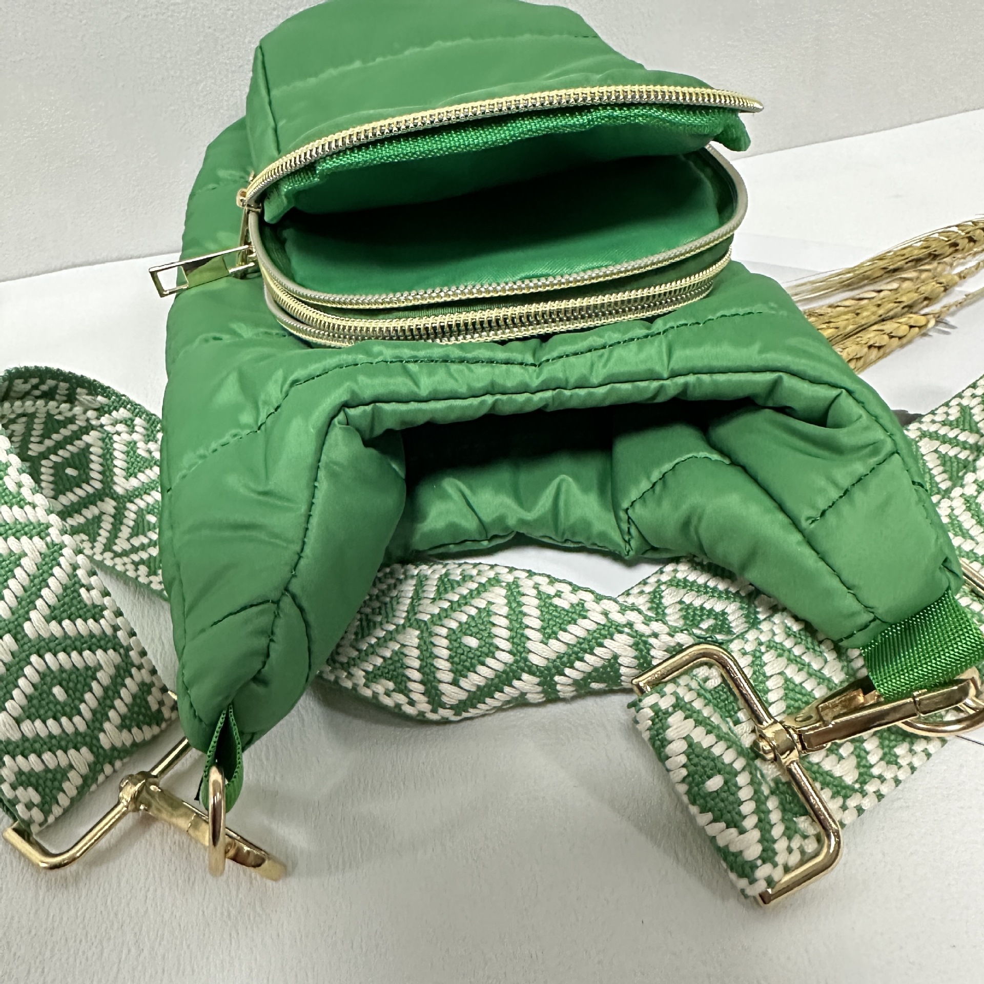 Winter outdoor down bottle cover Portable stylish shoulder strap water bottle bag Portable Crossbody insulated ice Master cup cover