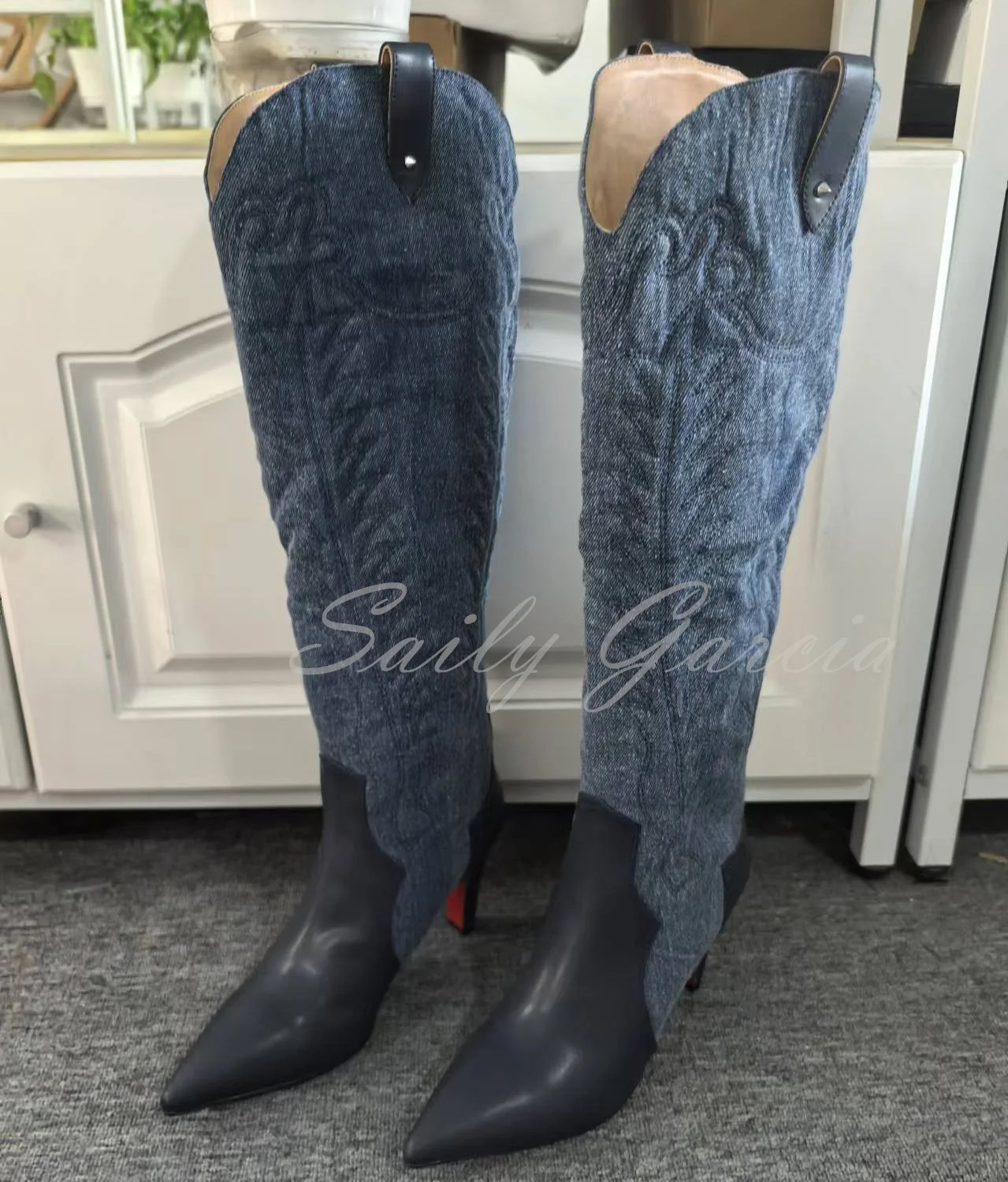Brown suede crystal bead knee for women dotted toe embroidered slim high heels slider er winter fashion boots 241115