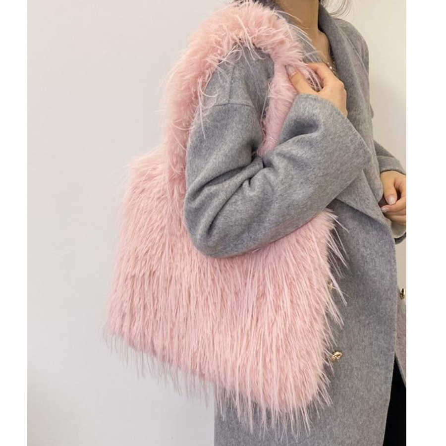 Autumn Winter Tote Bag Large Capacity Shopping Bags For Women New Style Tassel Shoulder Bag Plush Bucket Bag 241104