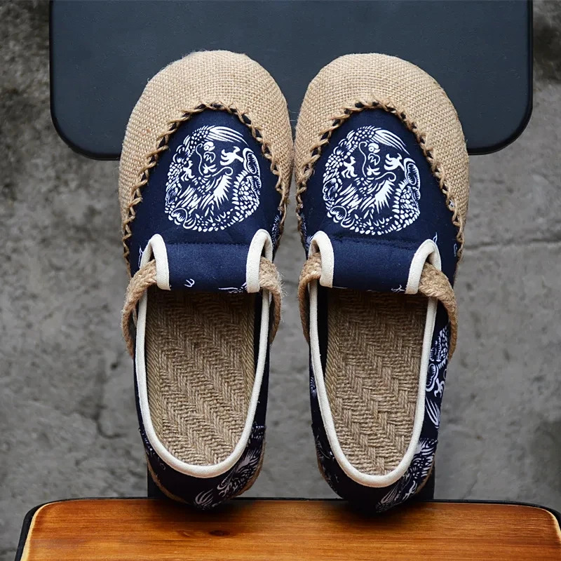 Chinese Style Flax Vintage Men Casual Loafers Male Lightweight Breathable Flat Printing Lazy Shoes Spring Summer New