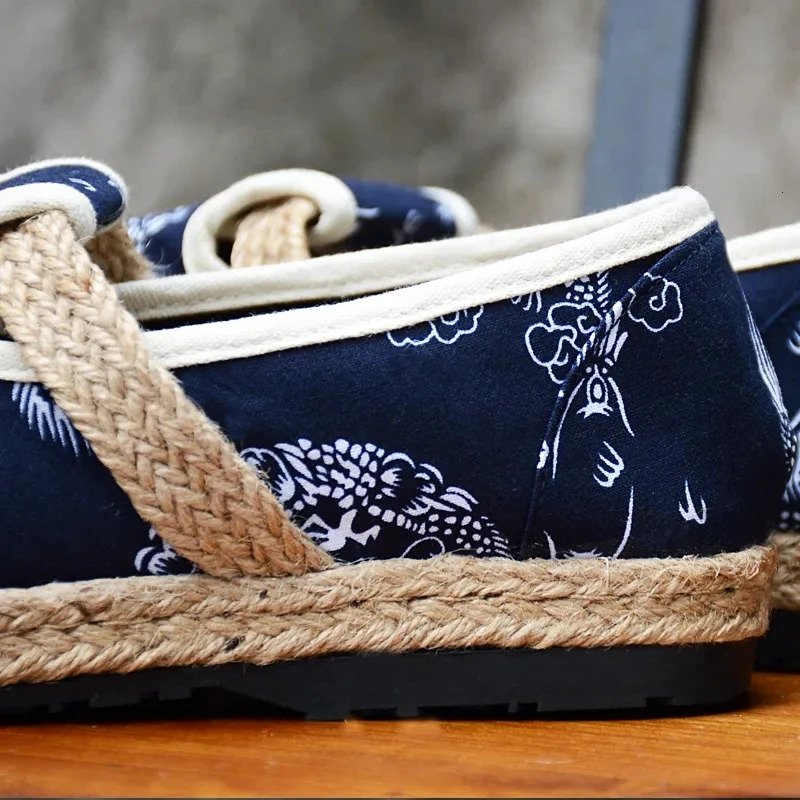 Chinese Style Flax Vintage Men Casual Loafers Male Lightweight Breathable Flat Printing Lazy Shoes Spring Summer New