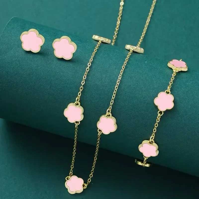 Lucky Five Petal Flower Five Leaf Bracelet Earrings Necklace 3-Piece Set for Wan Fashion Accessories Party Jewelry X2411162