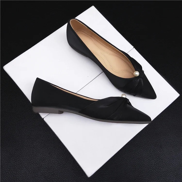 Flat bottomed shallow mouth single shoe womens Pointed 2024 season fashion shoes soft sole travel 7026 241115
