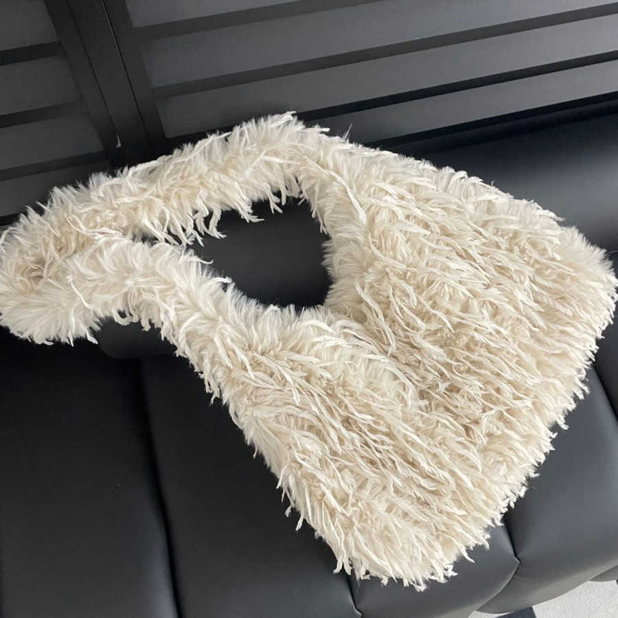 Autumn Winter Tassel Furry Tote Bag Long Trendy Shoulder Bag Fashionable Shopping Bags Commuting Versatile Tote Bag Totes Handbags 241104