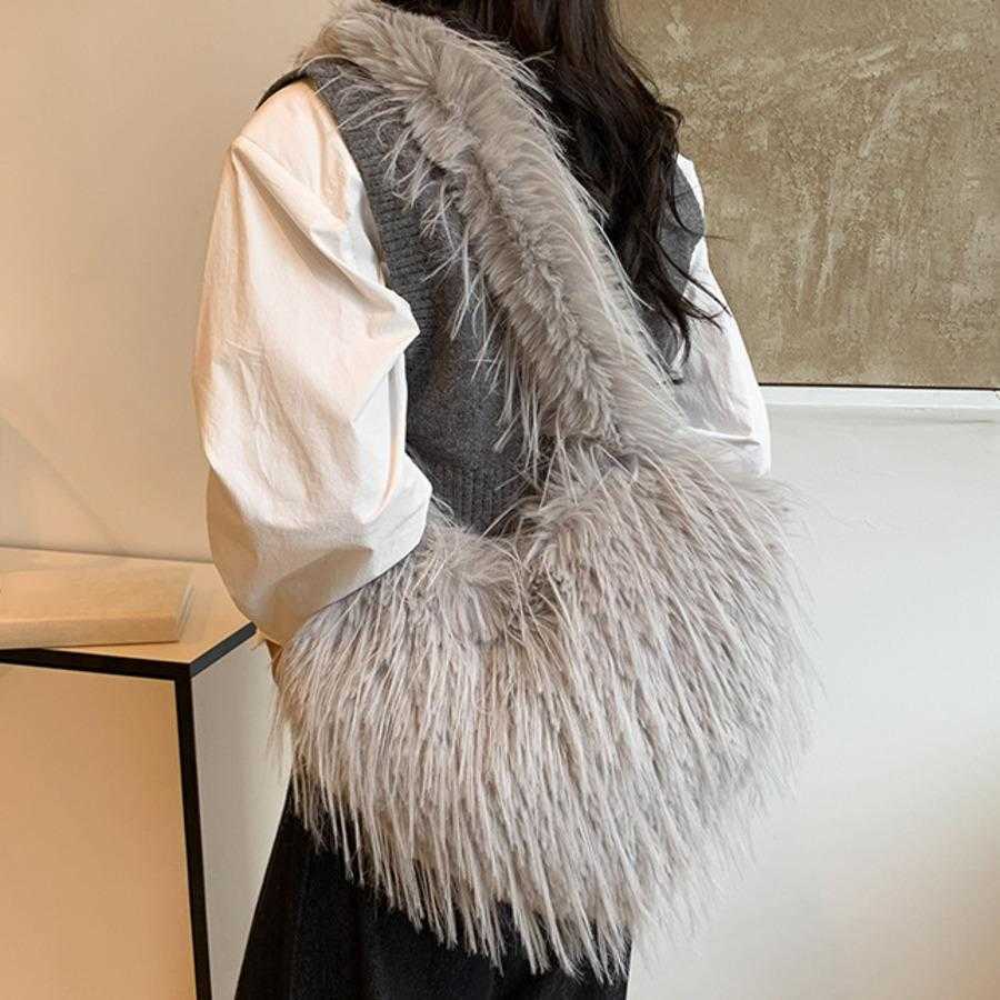 Autumn Winter Shoulder Bag Large Capacity Plush Shopping Bags For Women New Style Tassel Tote Bag Totes Handbags 241104