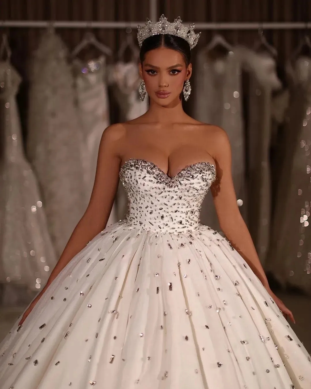 Sparkly Crystals Rhinestones Ball Gown Wedding Dresses Dubai Saudi Arabic Sweetheart Plus Size Bridal Gowns Formal Church Puffy Tulle Princess Vestido