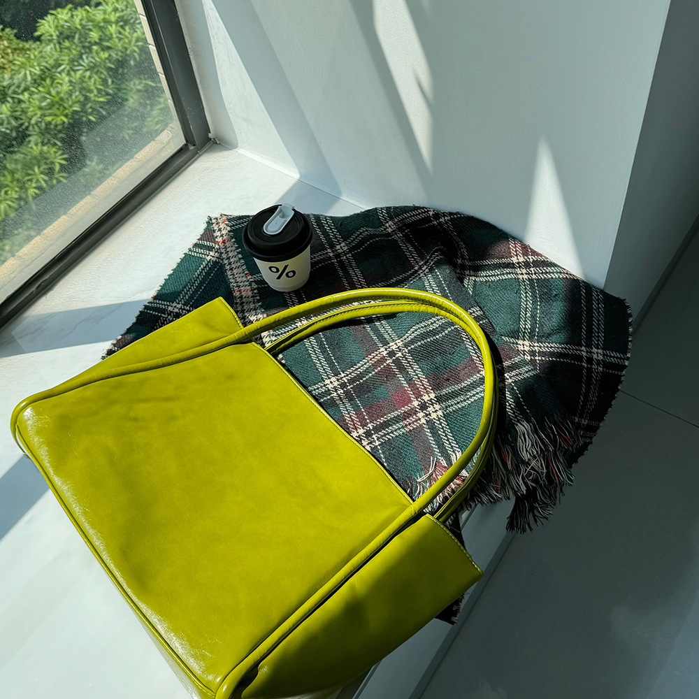 Designer women's new style, hand-held, single shoulder, large capacity, versatile, casual, underarm bag, commuting, campus tote bag