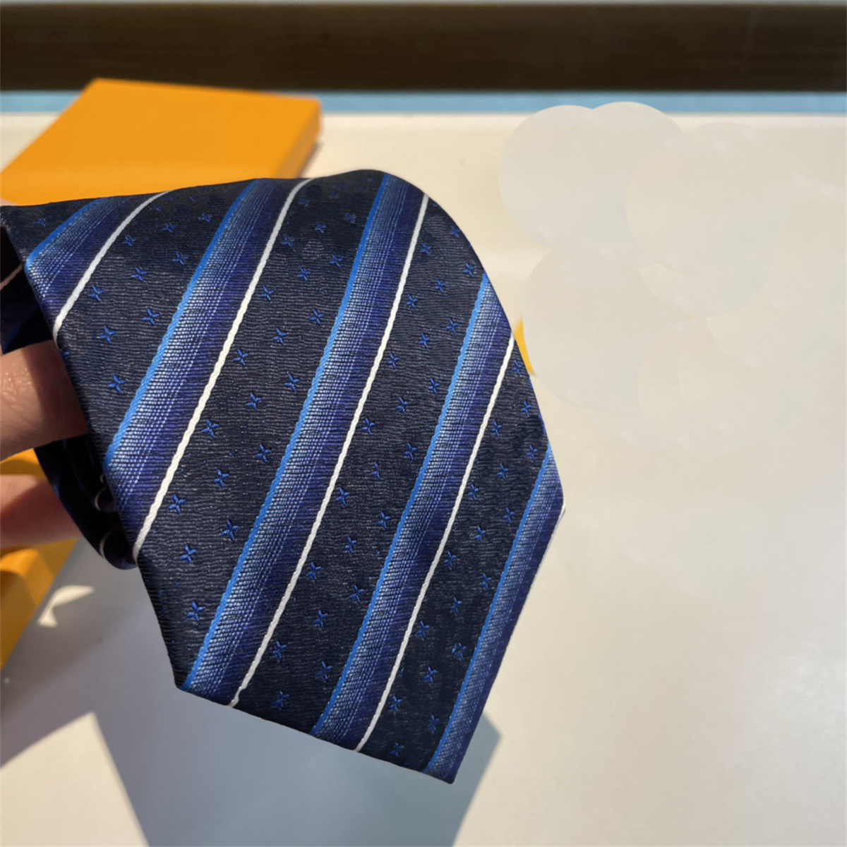 Elegant Woven Silk Tie for Men Jquard Design Handcrafted Necktie for Wedding Business Casual Occasions L250926VAT0