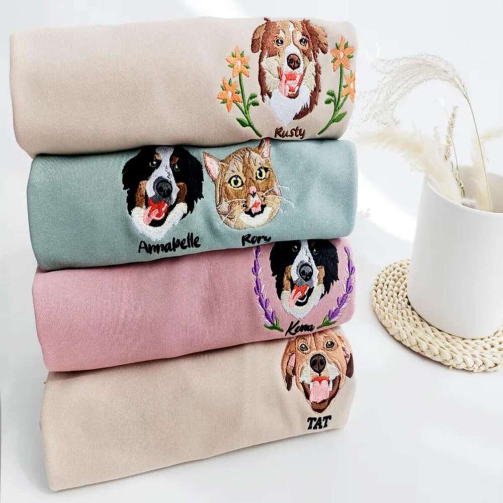 Personalized Embroidered Pet Hoodie Sweatshirt - Custom Dog and Cat Christmas Warm Gifts with Exquisite Festive Pattern Embroidery.