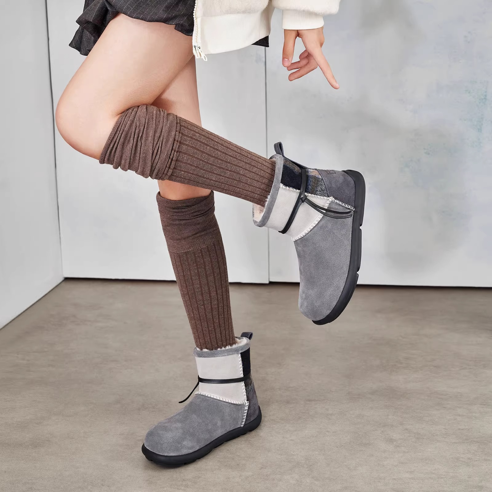 Winter New Fashionable Warm and Velvet Snow Boots.