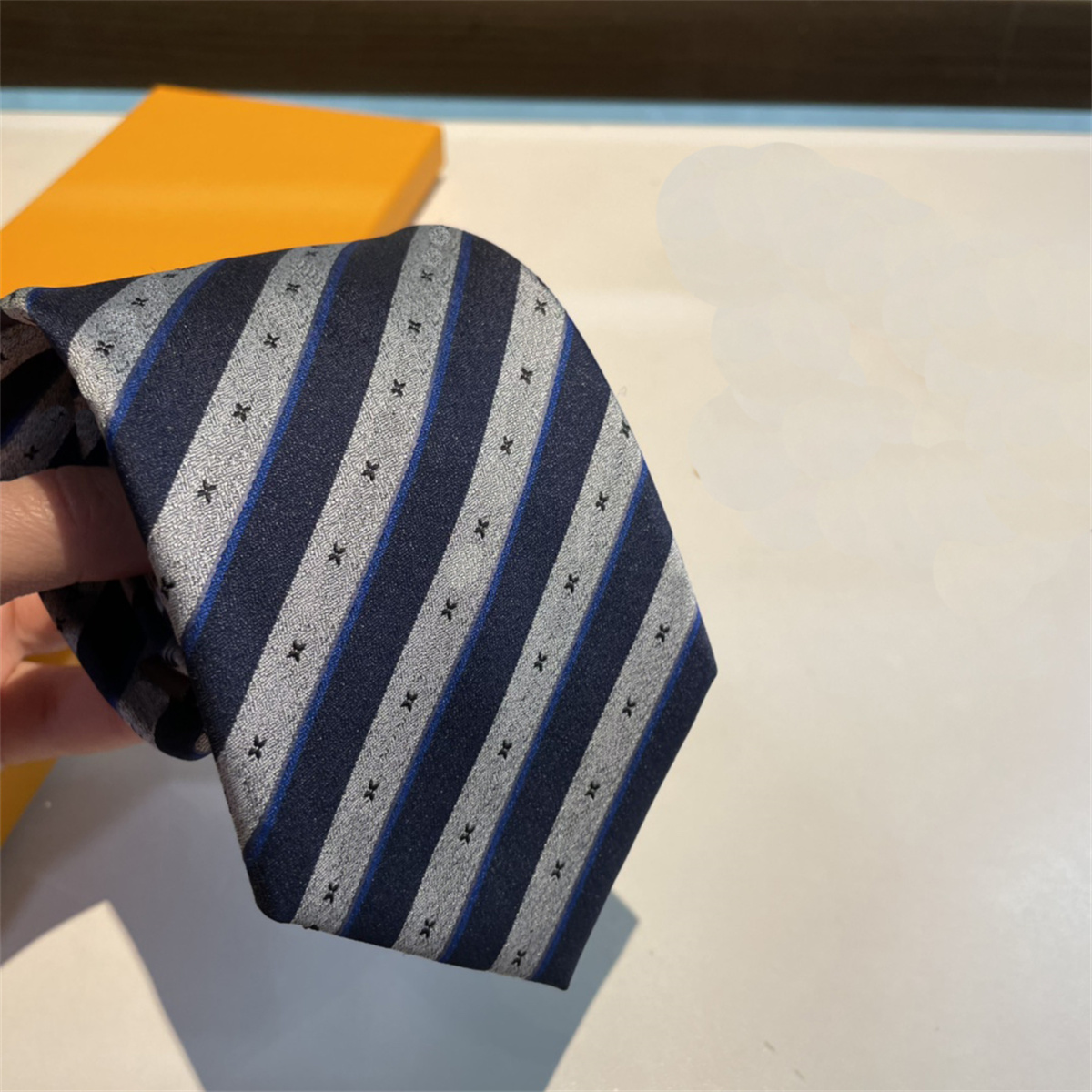 Elegant Woven Silk Tie for Men Jquard Design Handcrafted Necktie for Wedding Business Casual Occasions L250926VAT0