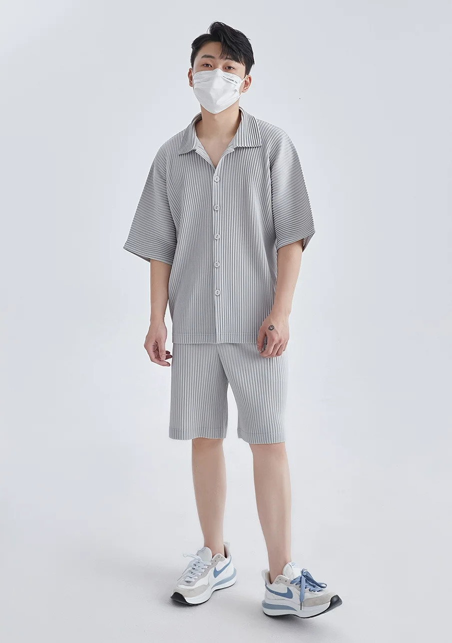 Miyake Lapel Shirt Pleated Short Sleeve T Shirt For Men Plain Shirt Button Up Shirt Summer Clothes For Men Black Casual Top 240409