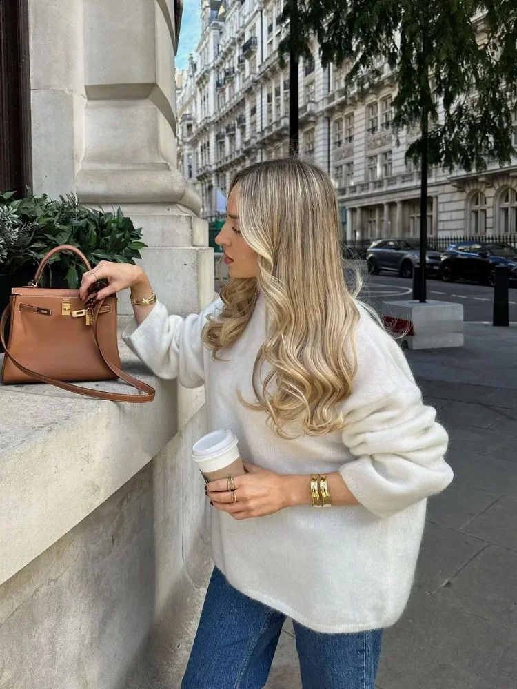 Fashionable O-neck Mohair Thick Knitted Sweater for Women Casual White Loose Cashmere Pulling Flower Womens Autumn Classic Daily Knitted 241112