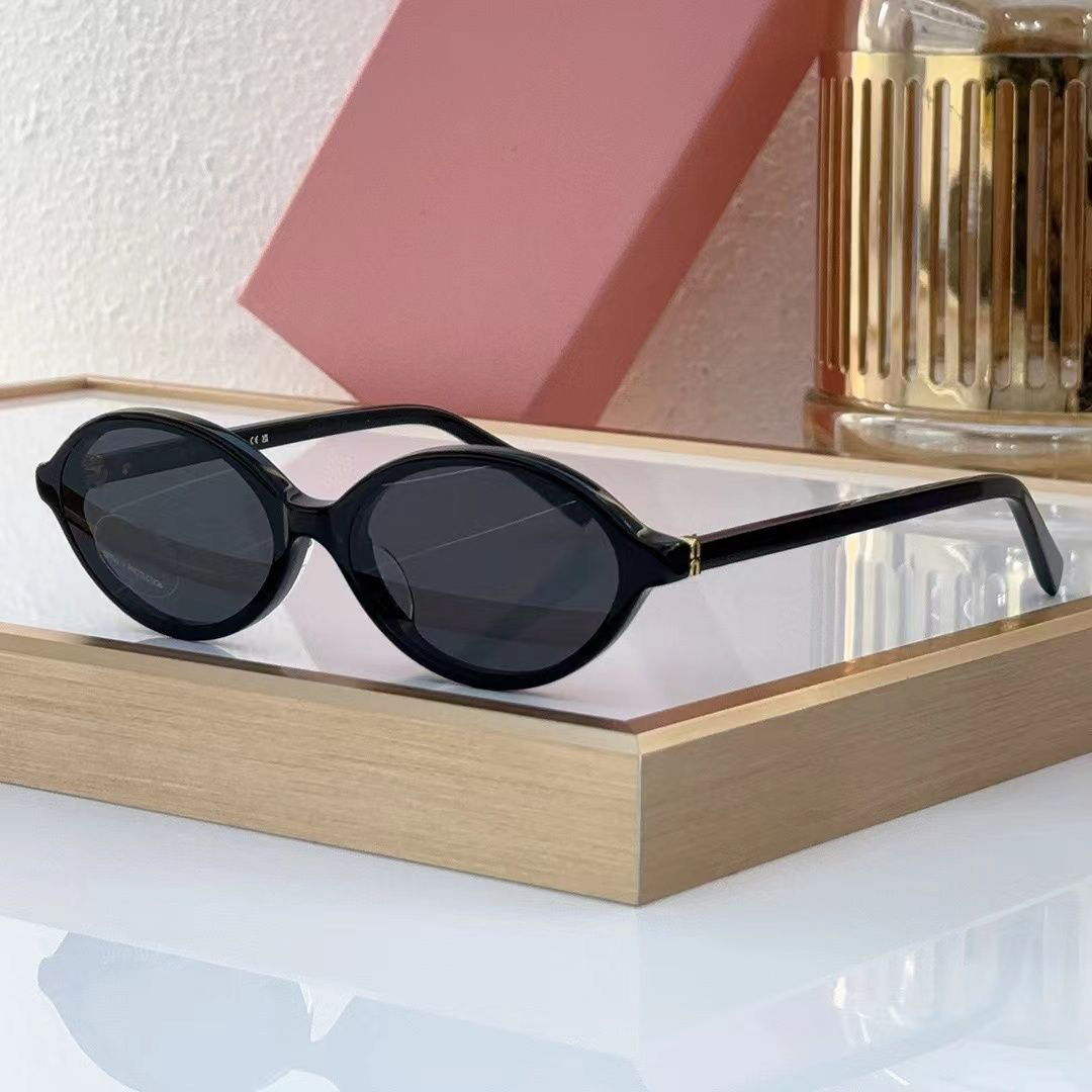 Hot designer sunglasses for women casual sunglasses outdoor photography Luxury sun glasses classic small lens sunglasses high quality travel with box