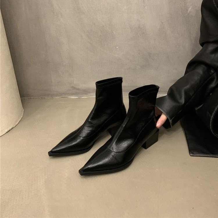 Autumn/Winter Pointed and Thick Heeled Knight Boots.