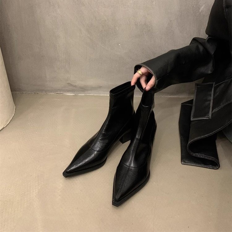 Autumn/Winter Pointed and Thick Heeled Knight Boots.