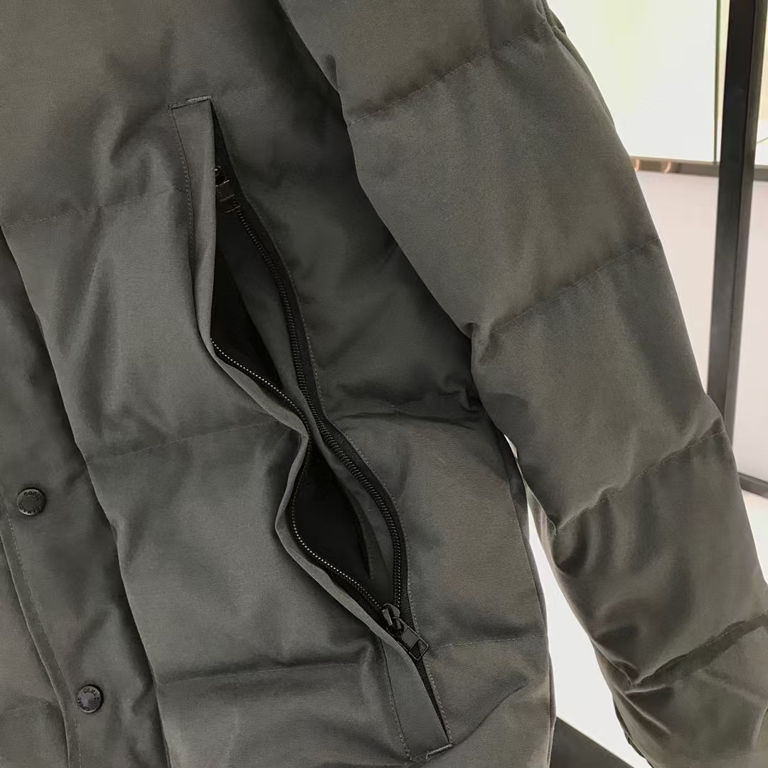 Winter Designer High Quality Mens Parka Down Jacket Coat Fourrure Down Fur Canadian Wyndham Parka Overcoat Clothing Fashion Style Winter Outerwear S25