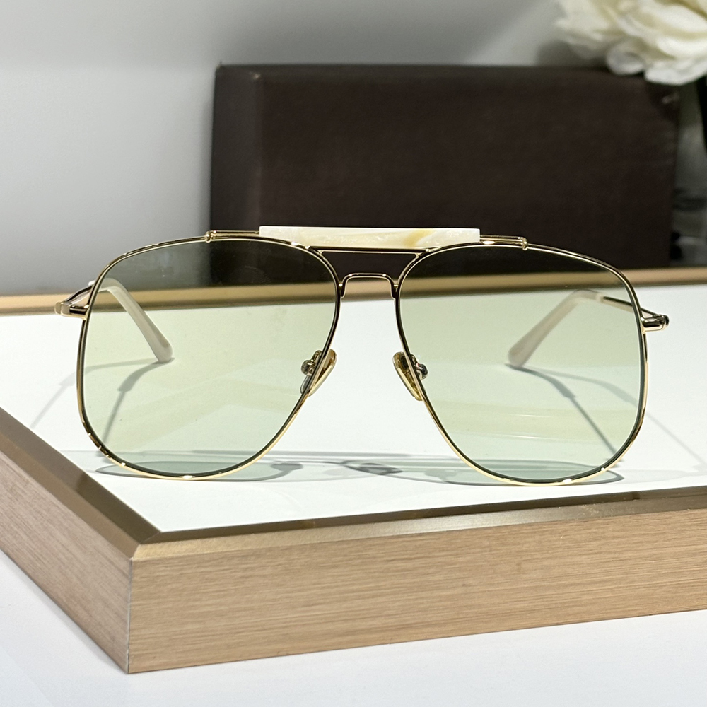 Oversized Pilot Sunglasses Gold Metal/Green Lenses 557 Women Men Stylish Glasses Summer Sunnies UV400 Eye Protection with Case