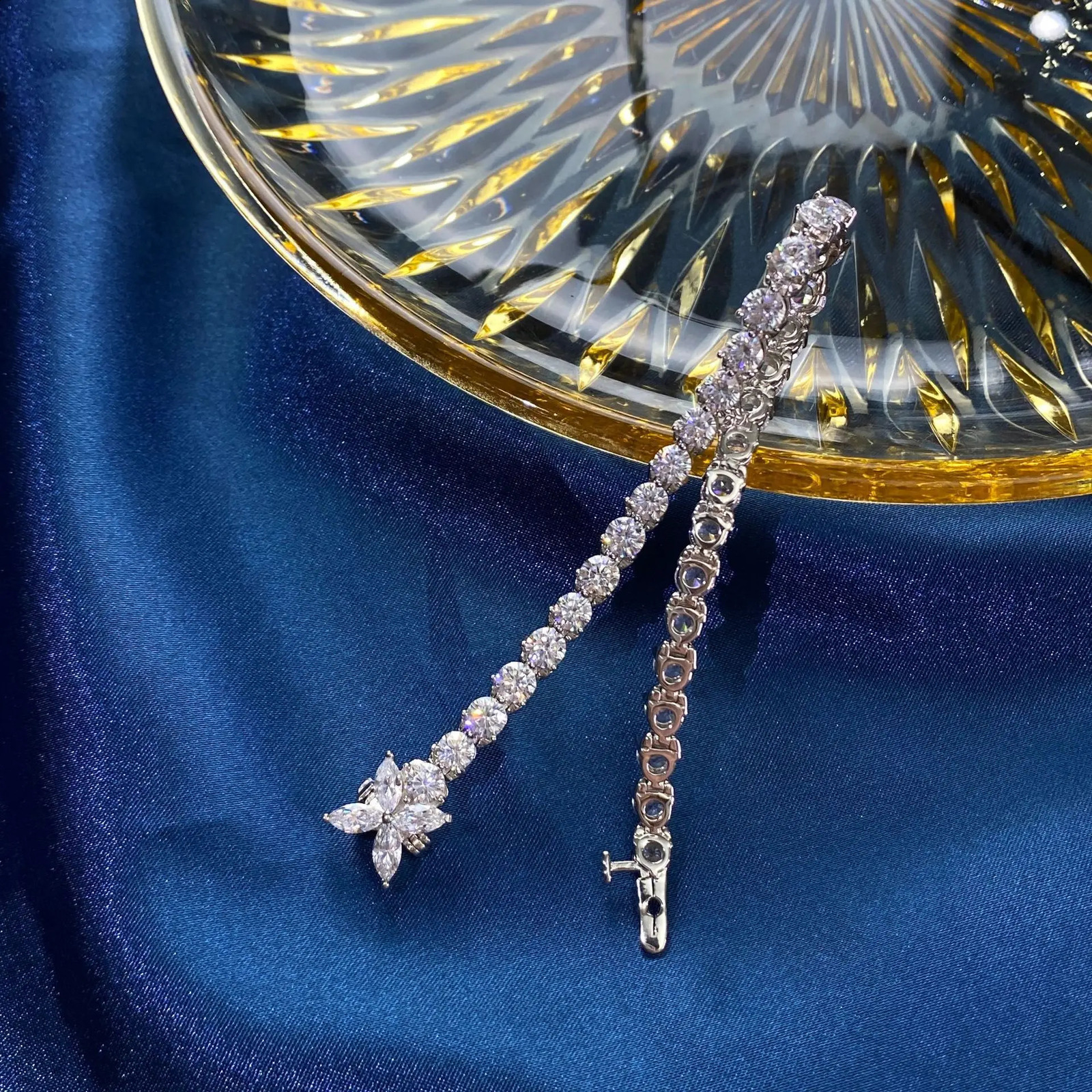 925 Silver Hand Jewelry Womens European and American Single Row 0.5ct Full Diamond Clover Hand 241116