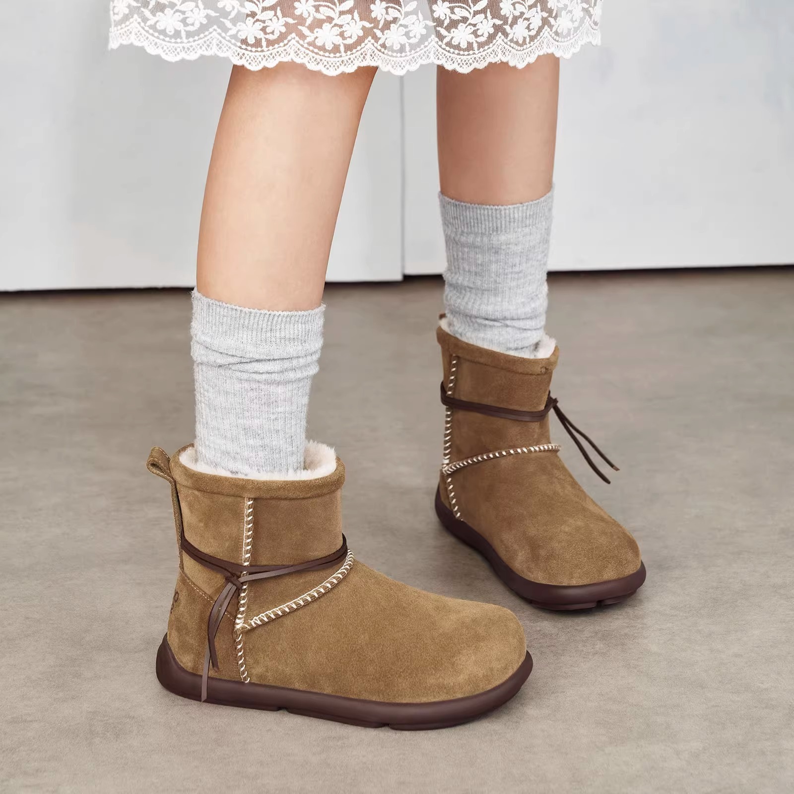 Winter New Fashionable Warm and Velvet Snow Boots.