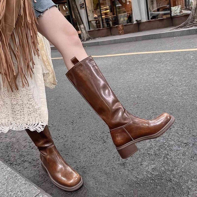 Coarse Heeled Thick Soled Polished High Top Knight Boots.