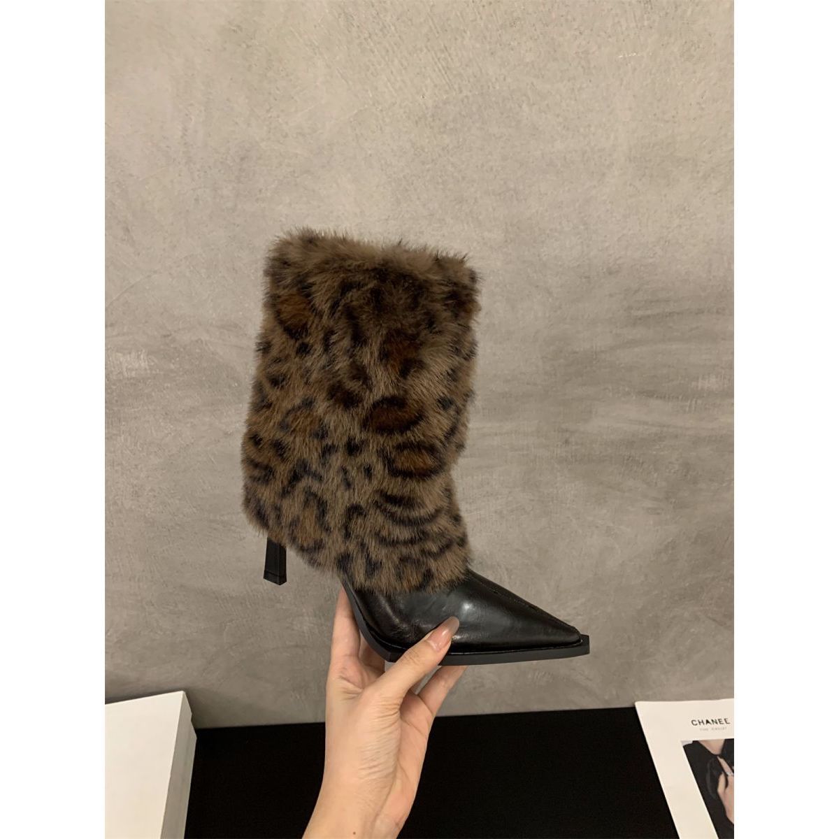 Sharp Pointed Fashionable Cool Leopard Print Plush Short Boots.
