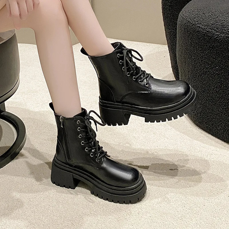 Large British womens leather ankle boots autumn and winter soft soled womens shoes fashionable motorcycle boots for women 241116