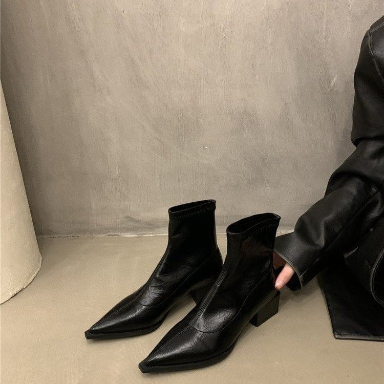 Autumn/Winter Pointed and Thick Heeled Knight Boots.