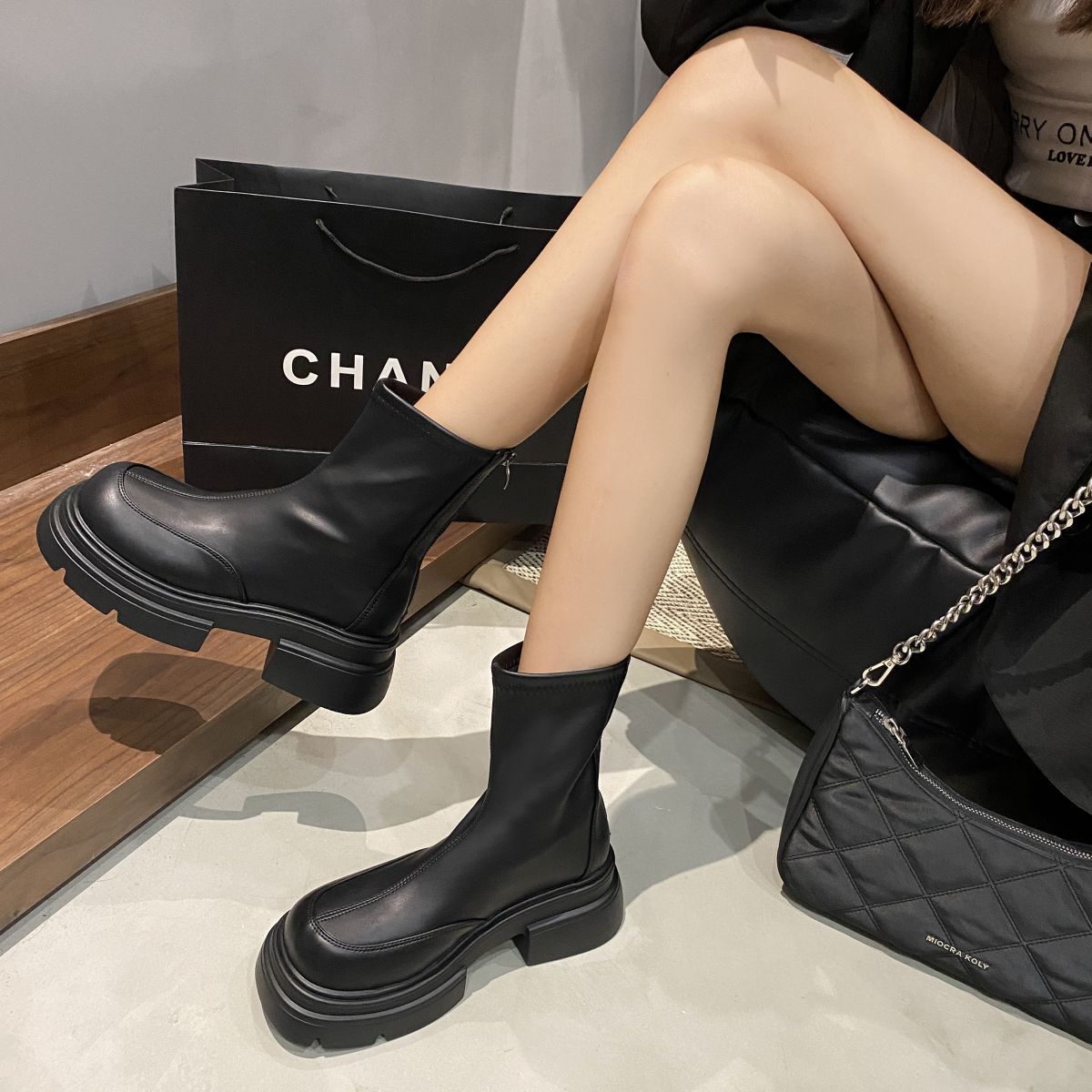 Autumn/Winter Fashionable British Style Thick Soled Versatile Short Boots.