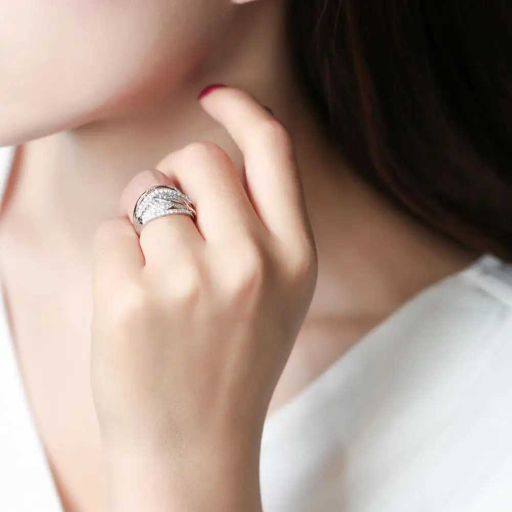 Womens rings exquisite handicrafts decorative sparkling rhinestone inlaid wedding rings La Knuckle rings bridal jewelryXJ250412
