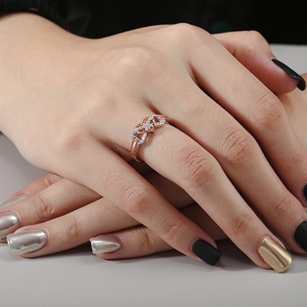 New creative hot style fashionable flower pattern love heart-shaped ring split gold and color-preserving electroplated zircon ring for women
