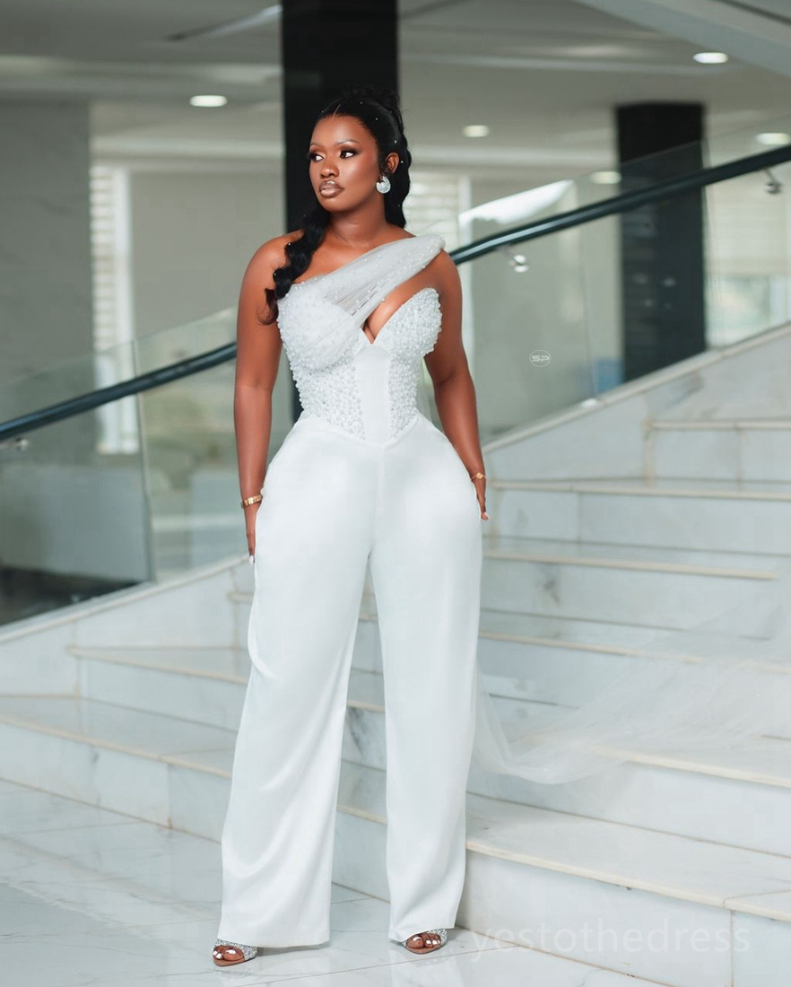 2024 Plus Size One-Piece White Jumpsuits Prom Dresses for Black Women One Shoulder Pearls Decorated Sexy Birthday Party Dress Second Reception Gown En