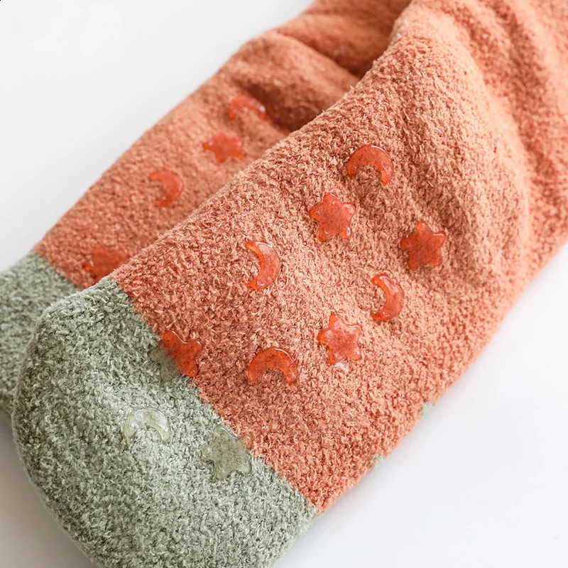 Childrens Non slip Cashmere Christmas Socks for Boys and Girls Winter Thick Cartoon Animal Parents Childrens Socks 241118