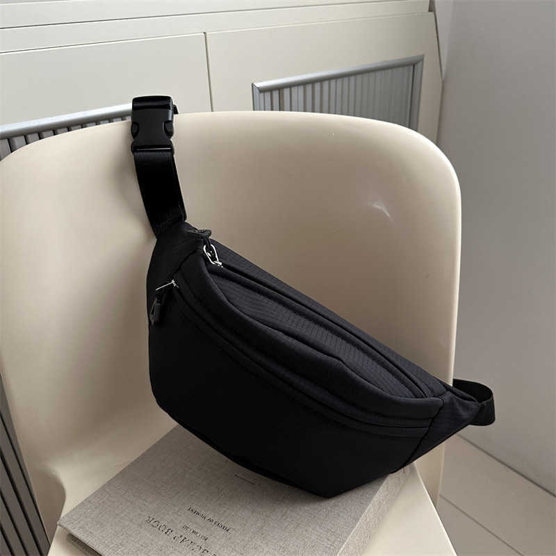 Bag for women 2024 winter new item, niche simple crossbody bag, fashionable and stylish waist bag, casual commuting chest bag